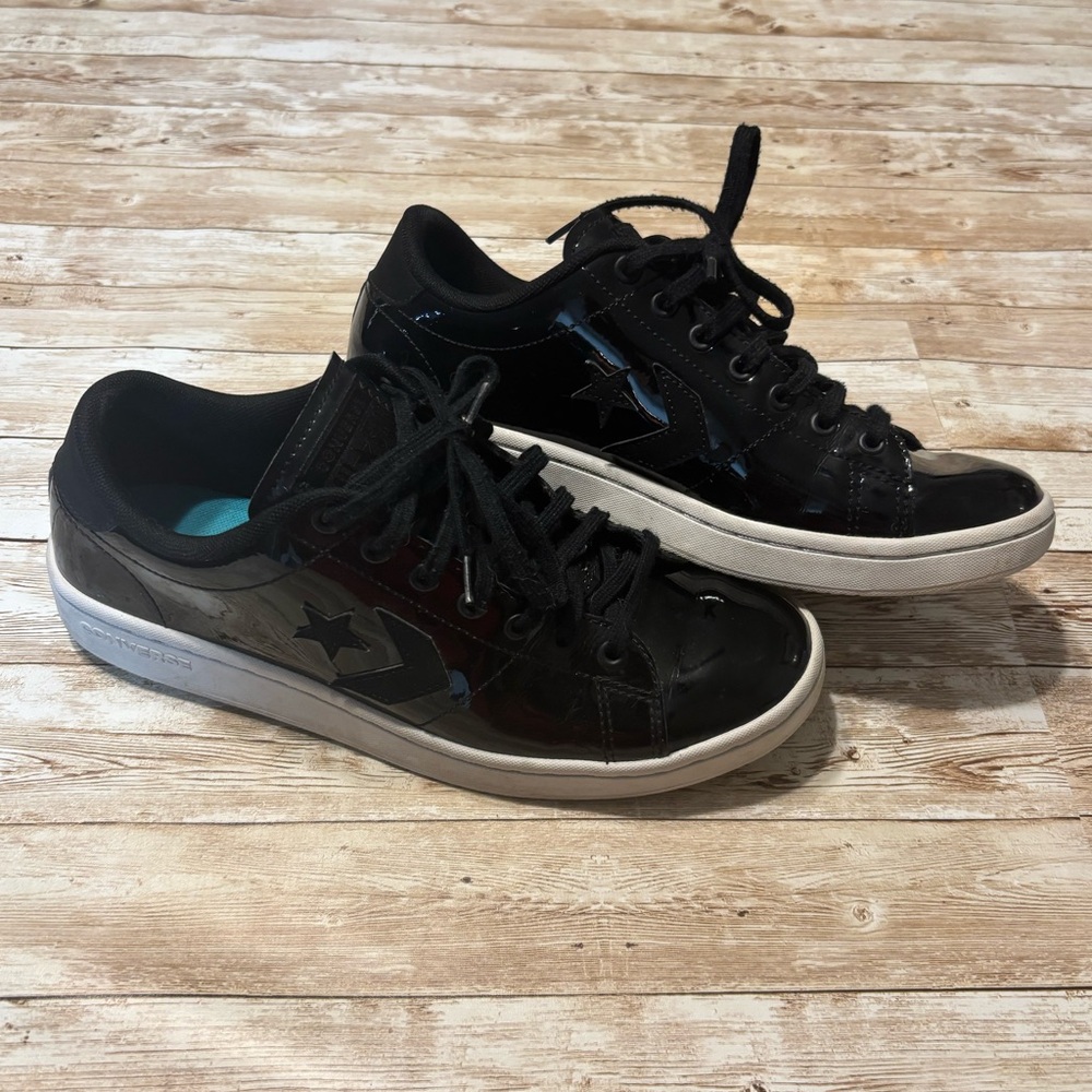 Converse Men's Black and White Sneakers